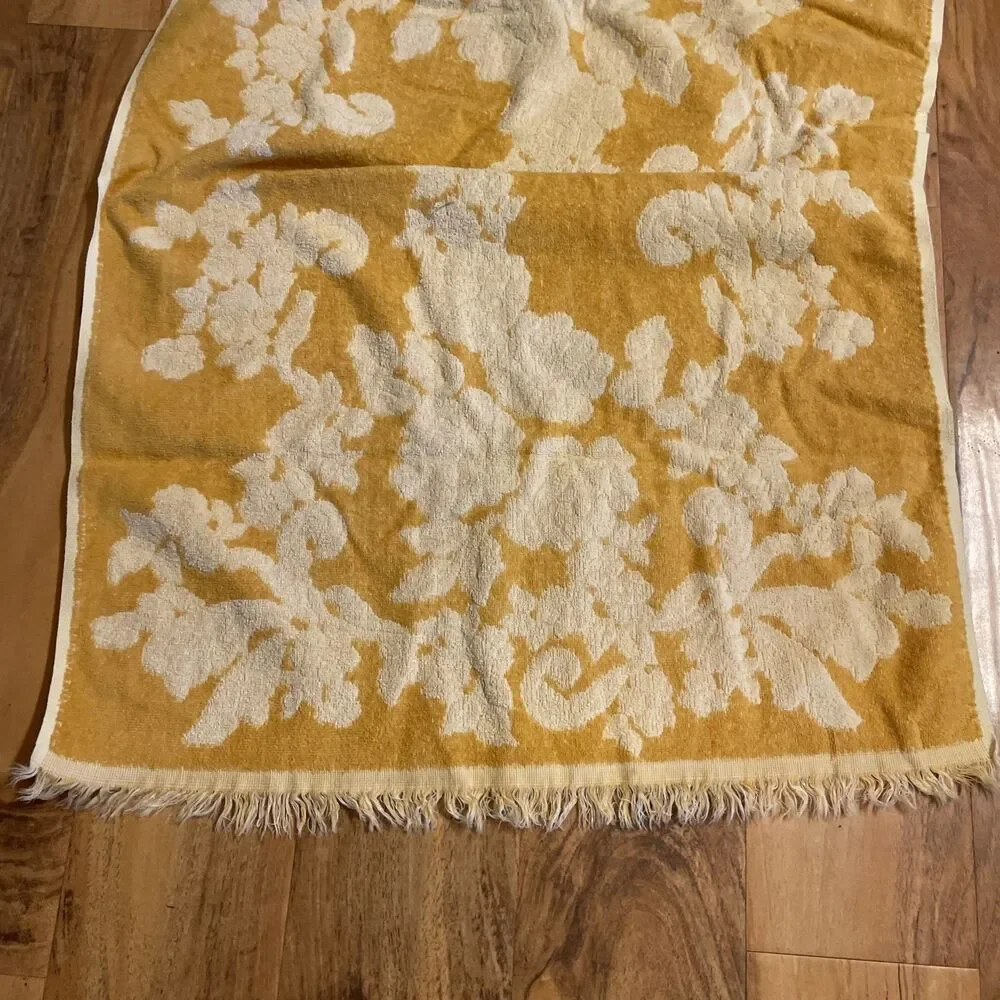 VTG MCM Cannon Monticello Bath Towel Yellow harvest gold Sculpted USA 24X38
